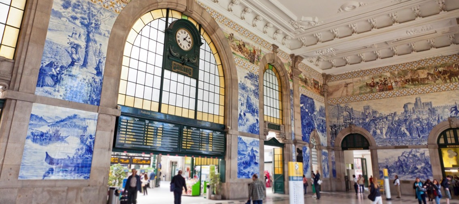 Interior da Estação Ferroviária de Porto - São Bento em Porto