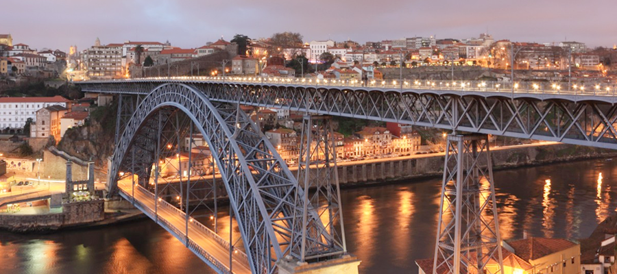 Ponte D. Luis sobre o Rio Douro em Porto